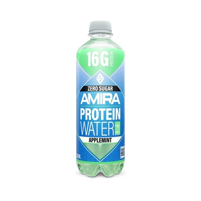 Flaske af Amira Protein Water med blå og grøn etiket. Smag: Applemint.