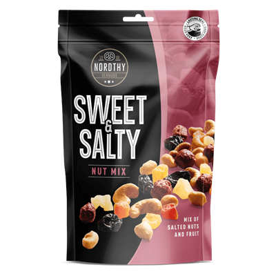 Pakke af Nordthy Nøddemix med nødder og tørret frugt. Sort og pink design. Vægt: 110g.