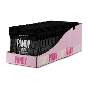 Udstillingsboks med Pandy Salty Liquorice poser, 1g sukker/pose, pink boks med farvet tekst.