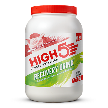Stor hvid beholder med rødt låg, "High5 Recovery Drink" i jordbærsmag, 1,6 kg.