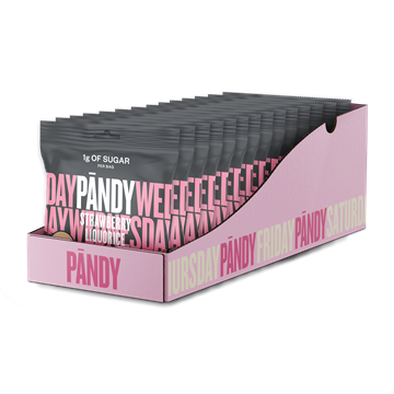 Pink kasse med 14 poser Pandy Candy Strawberry Liquorice, 1g sukker pr. pose, ugedage påtrykt.
