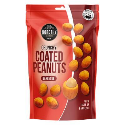 Pakke med Nordthy Crunchy Coated Peanuts, barbecue-smag, illustration af jordnødder, 100g.