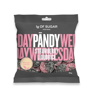 Sort pose Pandy Candy - Jordbær Lakrids, lyserød tekst, 1g sukker pr. pose, 50g.